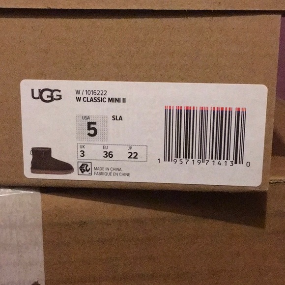 New UGG Classic mini boot - Picture 8 of 8